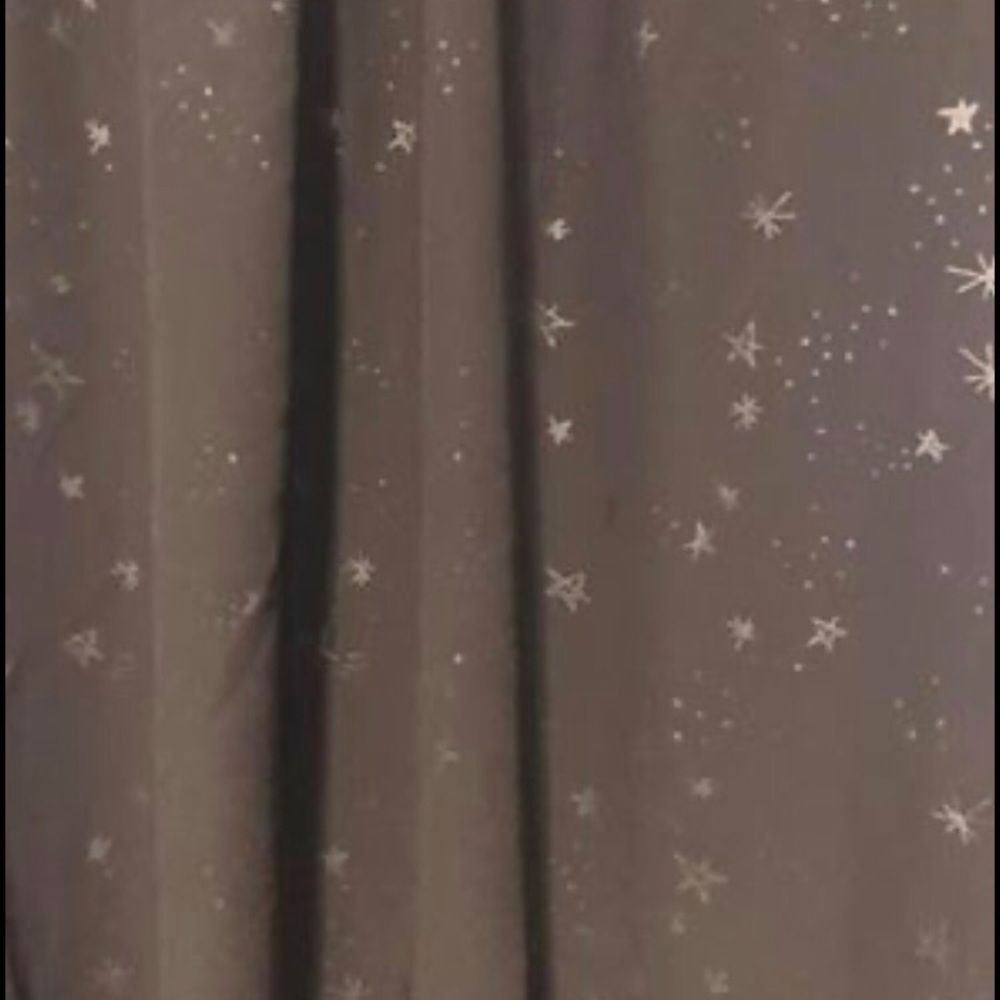 Robe - Picture 2 of 2